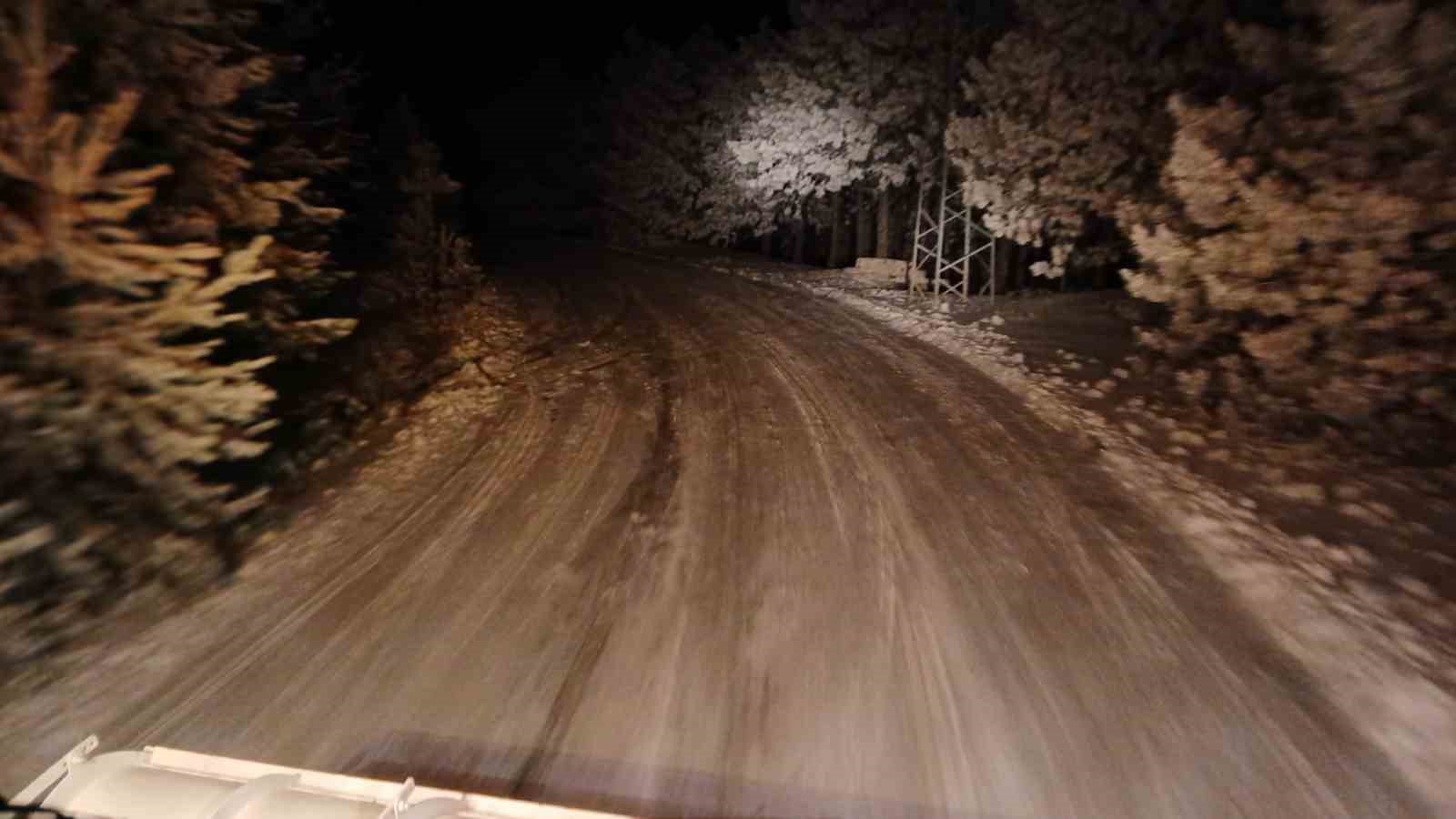 Kırıkkale’de köy yollarında karla mücadele çalışmaları
