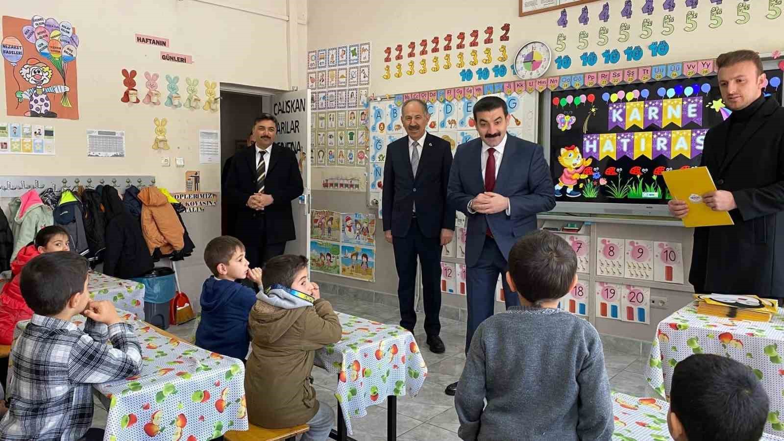 Arpaçay’da öğrencilerin karne heyecanı