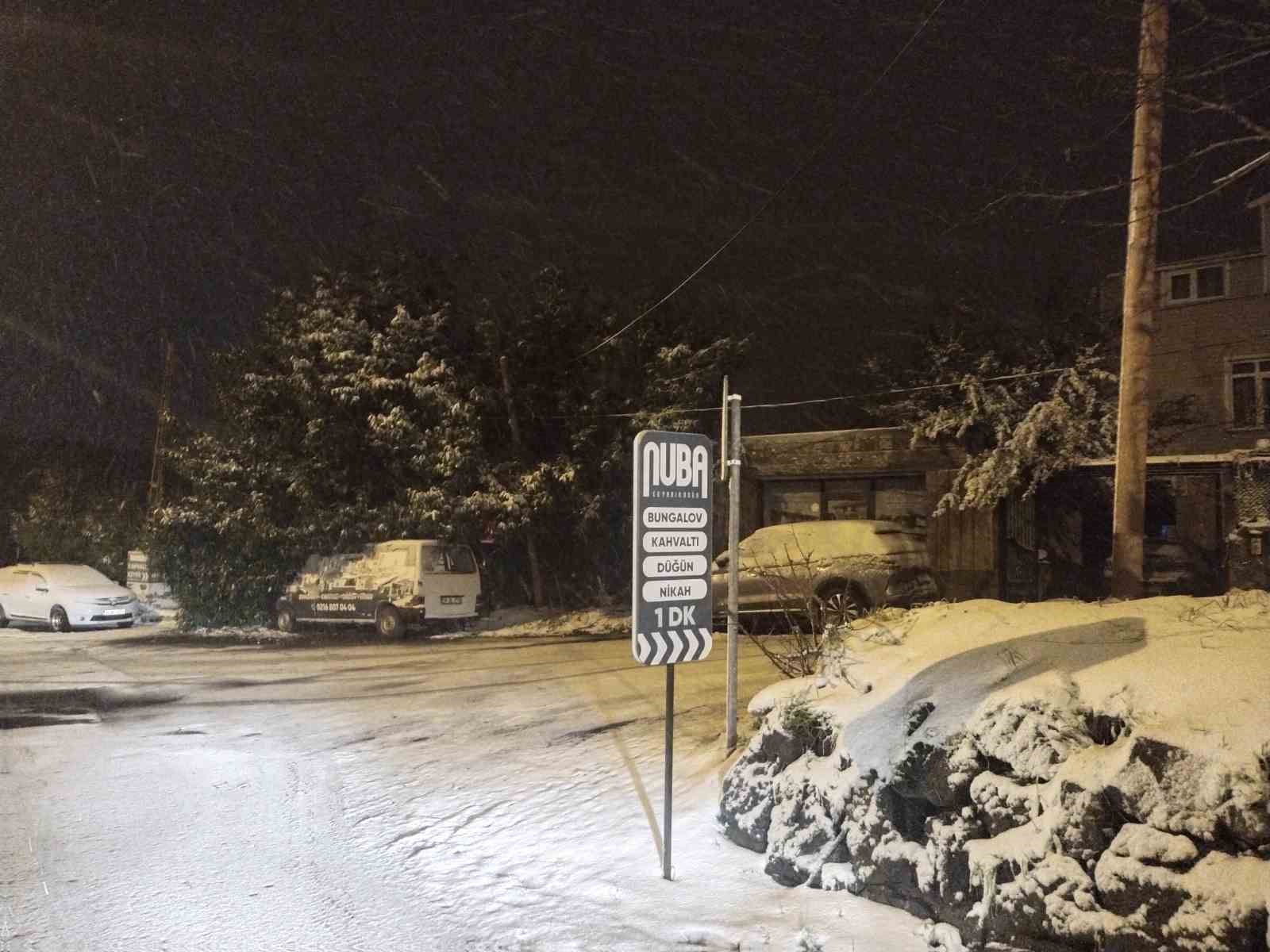 İstanbul Anadolu Yakası’nda kar yağışı etkisini arttırdı