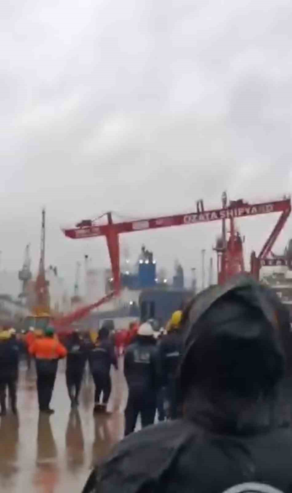 Yalova’da fırtına hayatı olumsuz etkiliyor