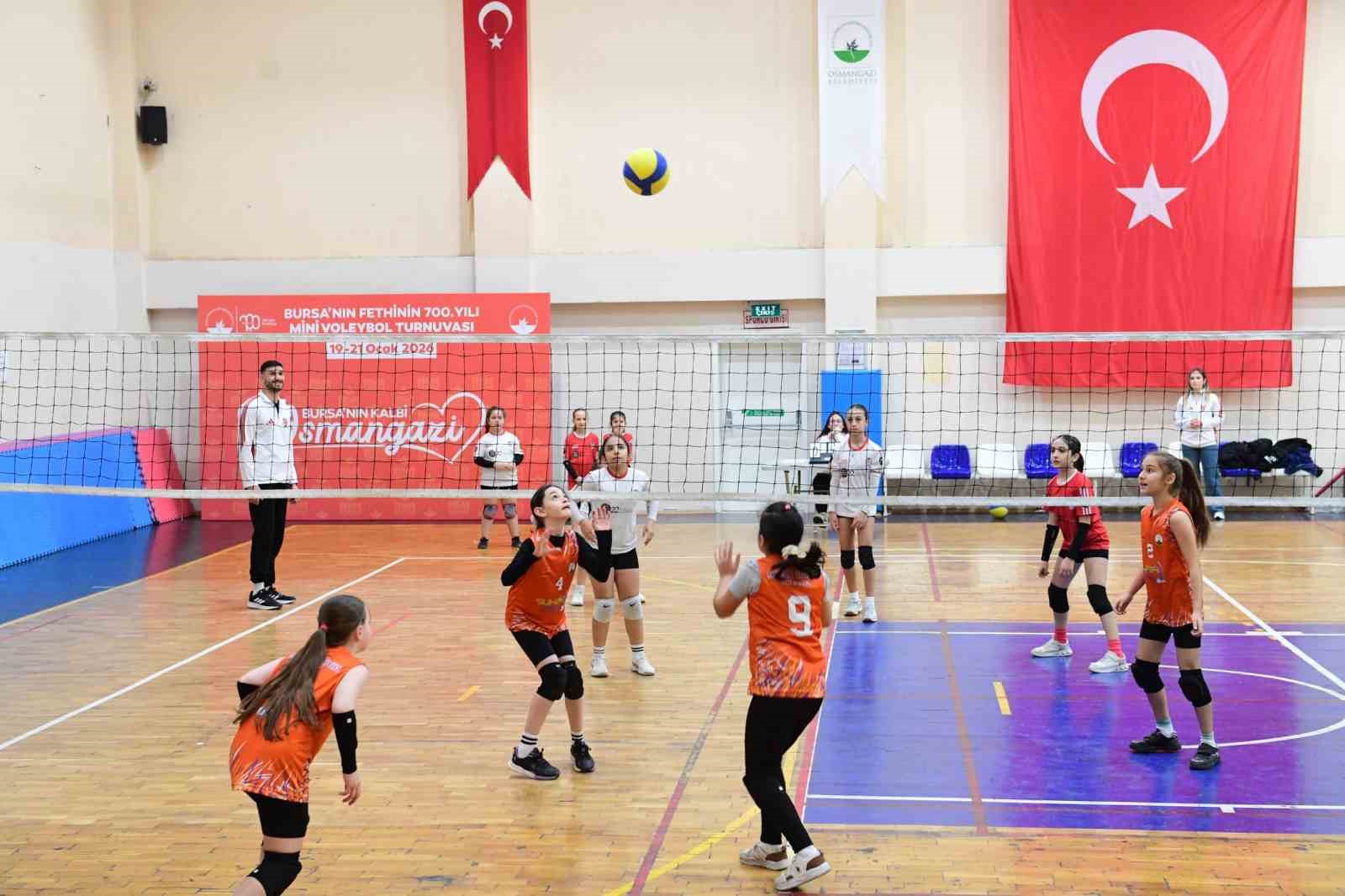 Mini Kızlar Voleybol Turnuvası, 700. yıl coşkusunu sahaya taşıdı