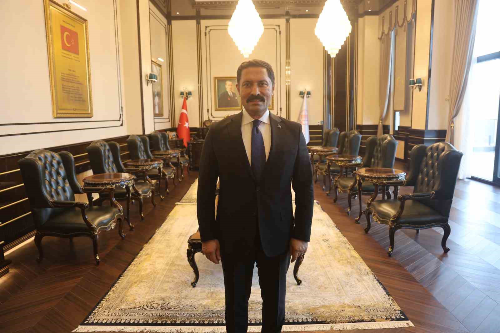 Vatandaşla devleti buluşturan Hatay Valiliği’nin yeni binası hizmete başladı