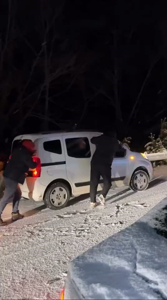 Oylat Kaplıcaları’nda 20 araç yolda mahsur kaldı