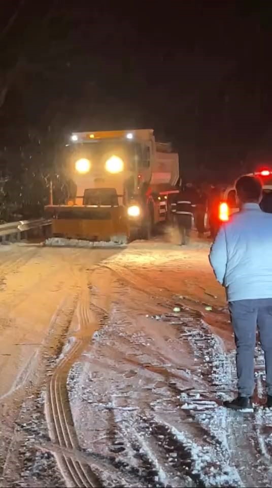 Oylat Kaplıcaları’nda 20 araç yolda mahsur kaldı