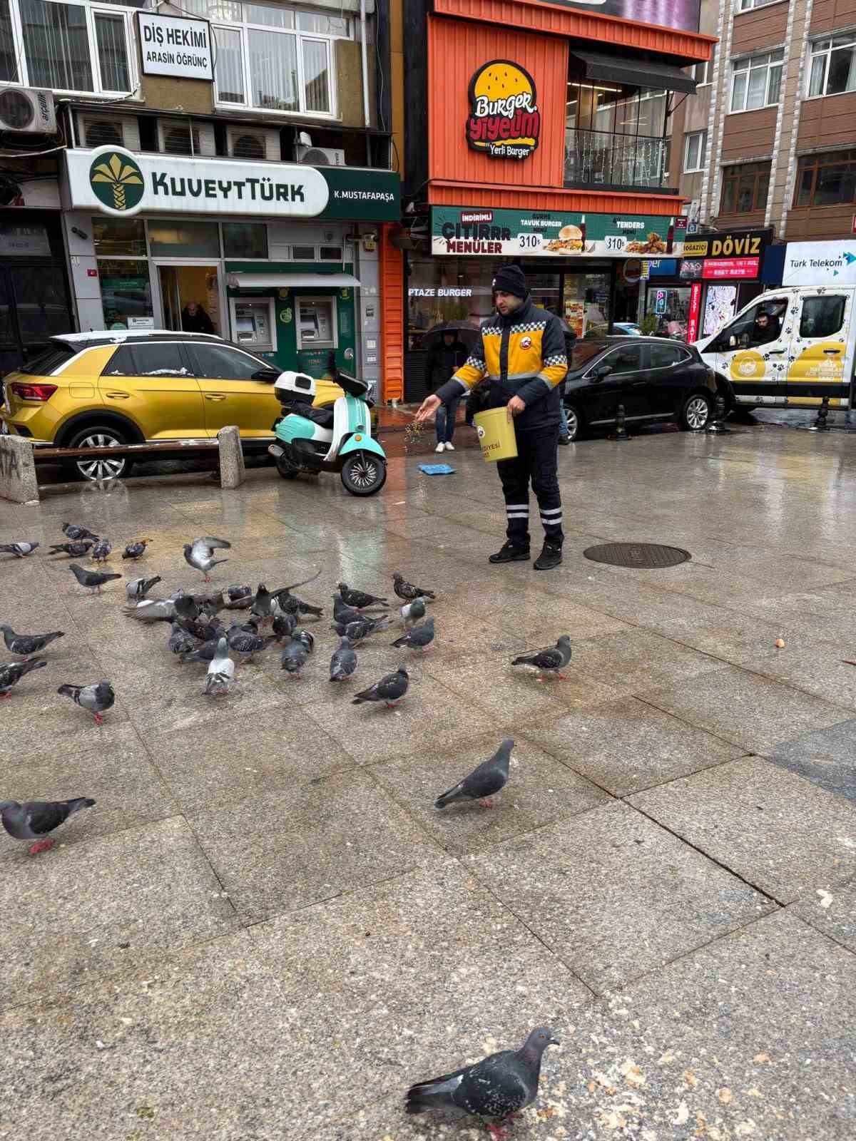 Fatih’te kar mesaisi: 350 personel, 80 araç sahada