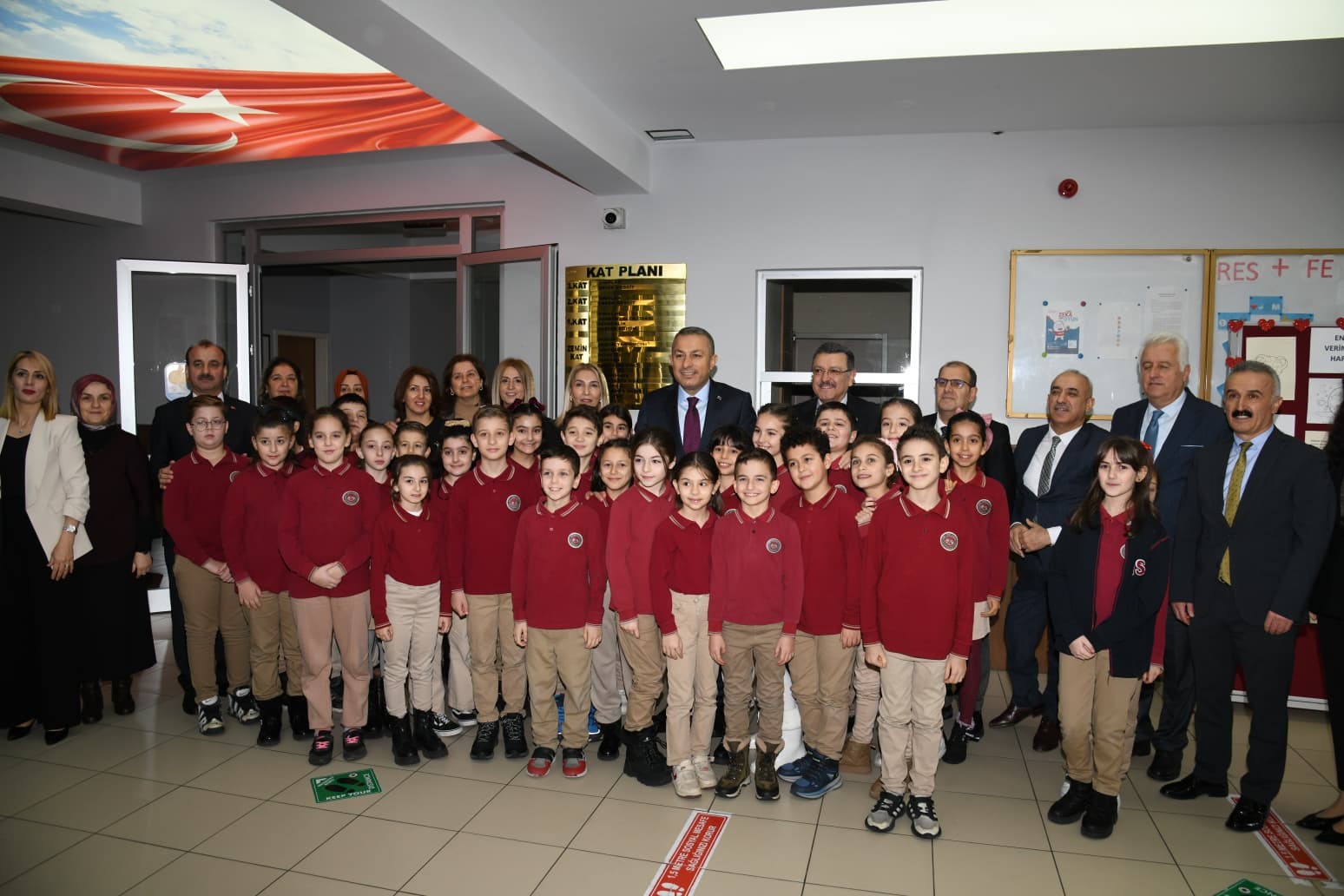 Başkan Genç, öğrencilerin karne heyecanına ortak oldu