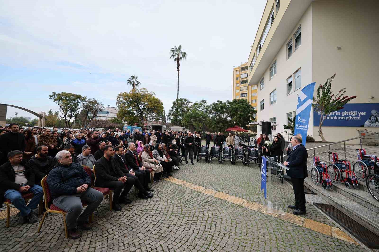 Yüreğir Belediyesi engelli bireylere tekerlekli sandalye dağıttı