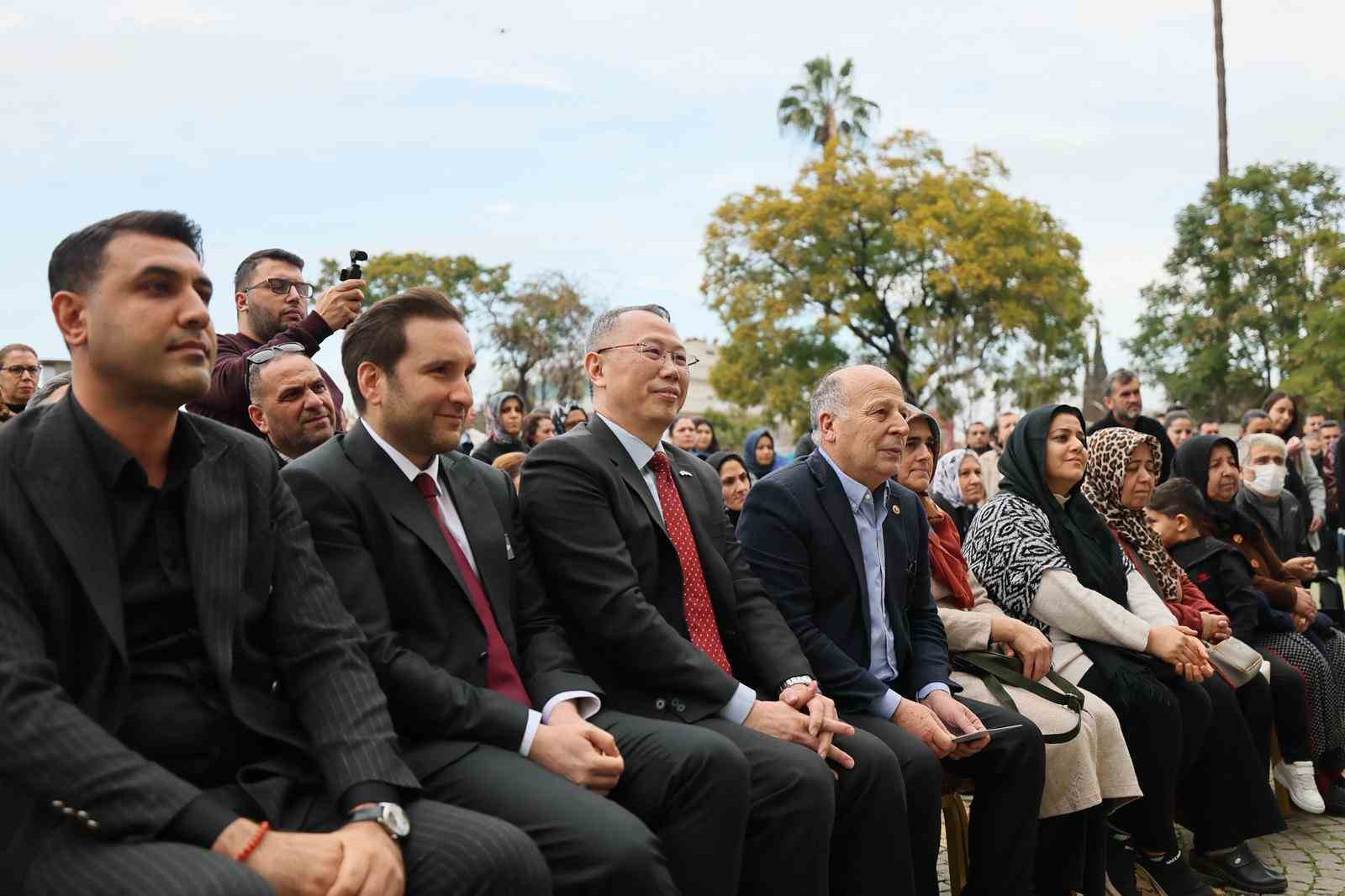 Yüreğir Belediyesi engelli bireylere tekerlekli sandalye dağıttı