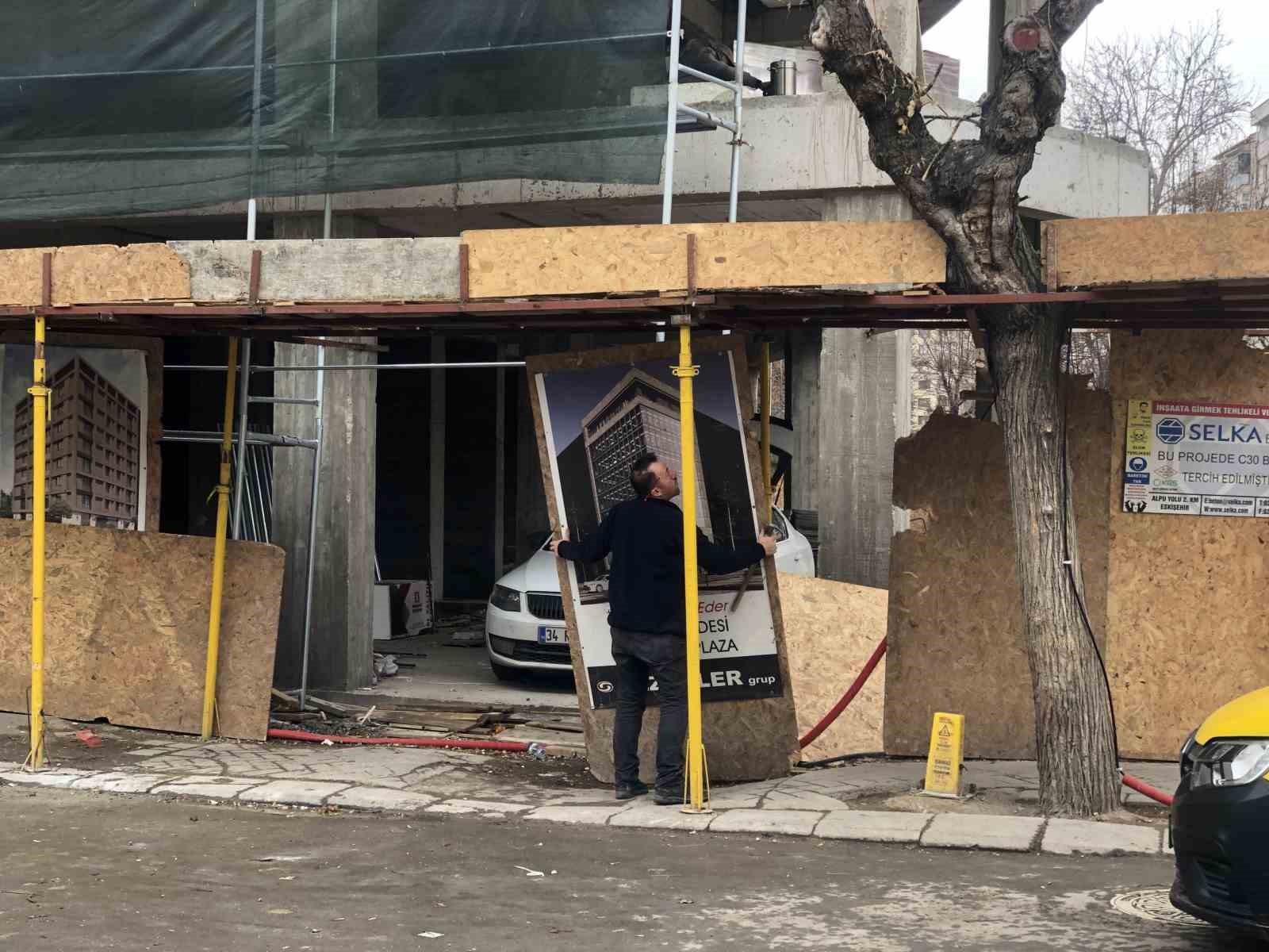 Şiddetli fırtına ortalığı birbirine kattı