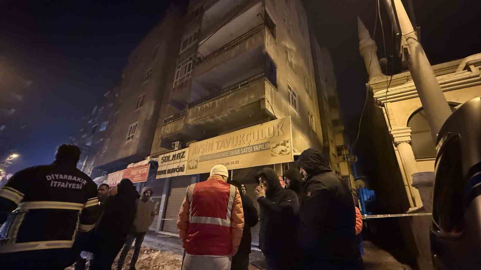 Diyarbakır’da binanın kolonu çatladı, 83 kişi tahliye edildi