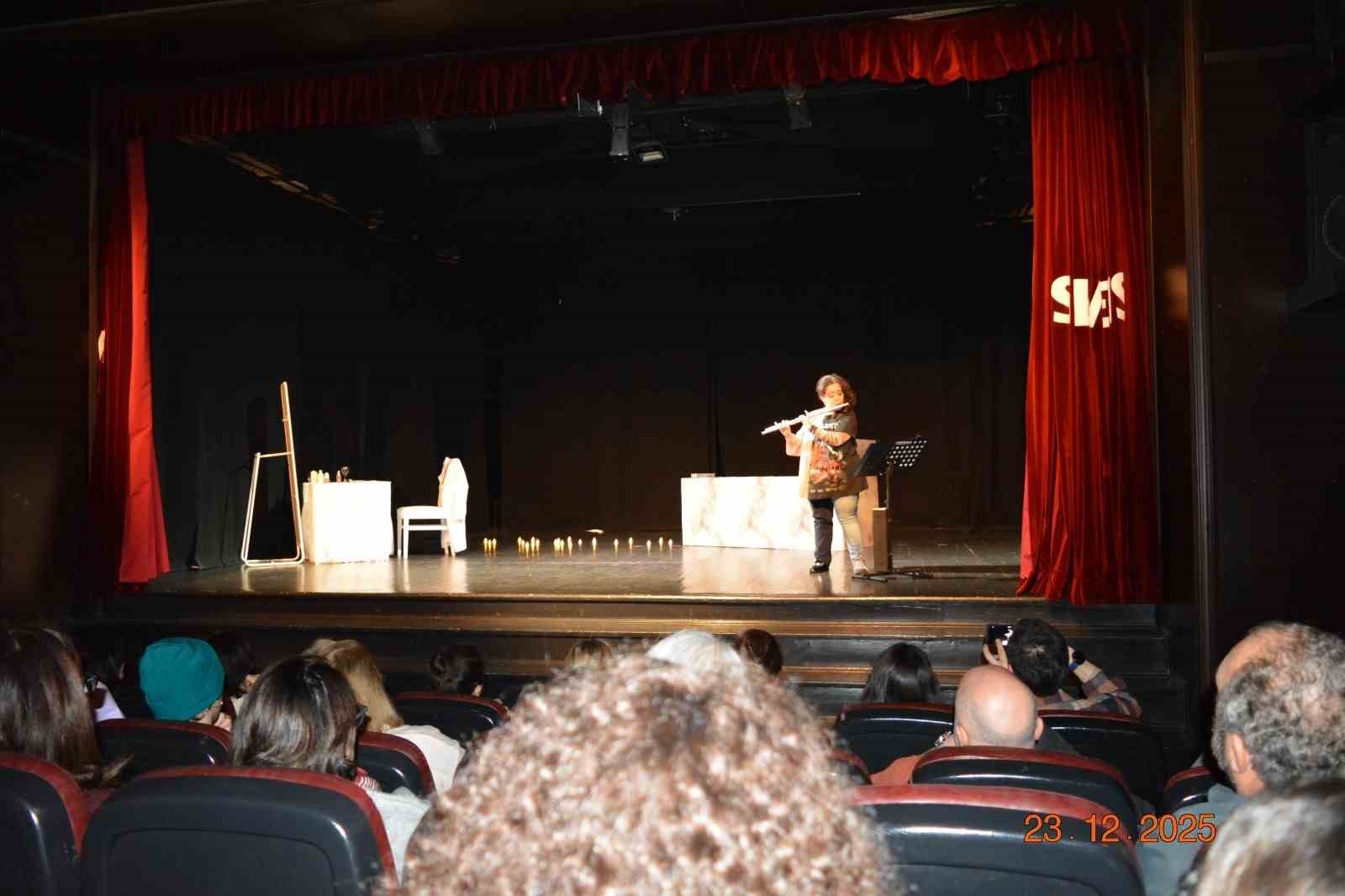 55 yaşında Biyologluğu bırakıp tiyatrocu oldu