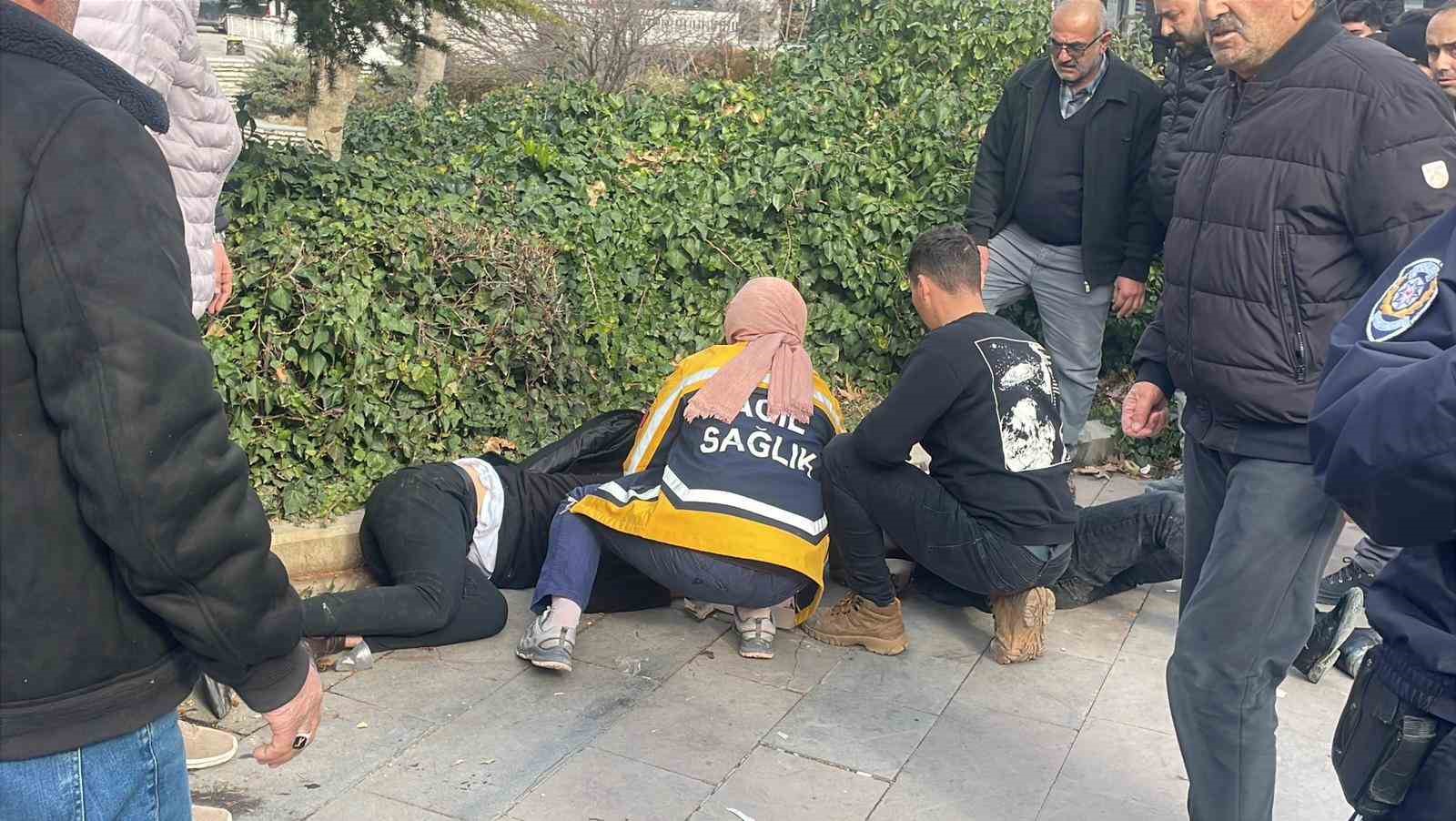 Baba ve 3 oğlu sokak ortasında silahla vuruldu: Yaralılardan 3’ünün durumu ağır