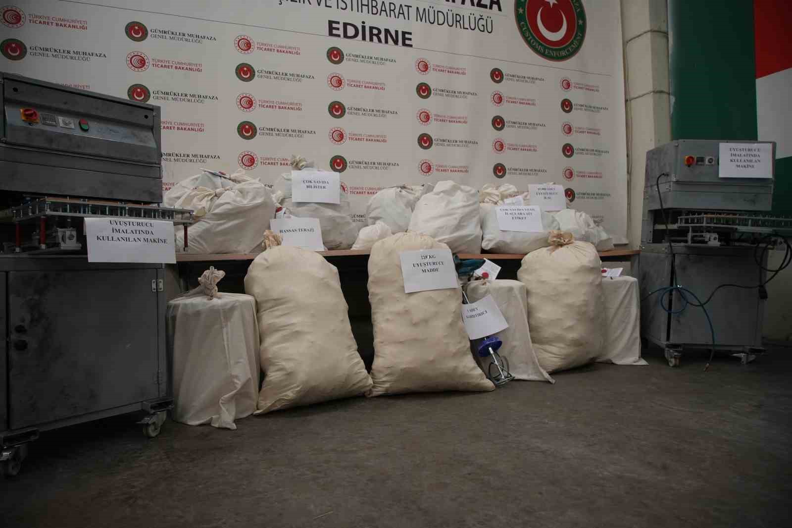 Edirne’de evini uyuşturucu imalathanesine çevirmiş: Operasyonda 117 kilo uyuşturucu ele geçirildi