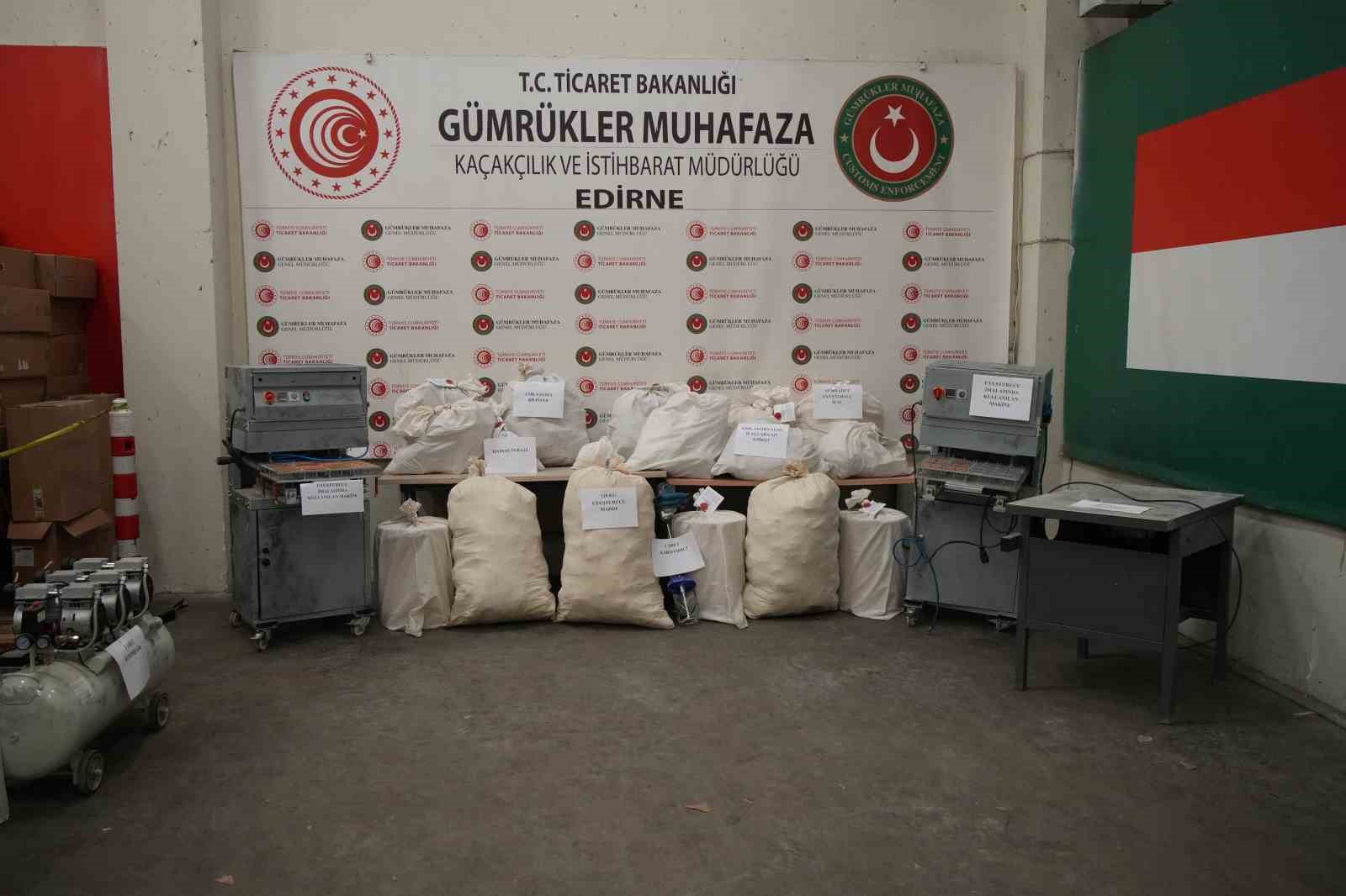 Edirne’de evini uyuşturucu imalathanesine çevirmiş: Operasyonda 117 kilo uyuşturucu ele geçirildi