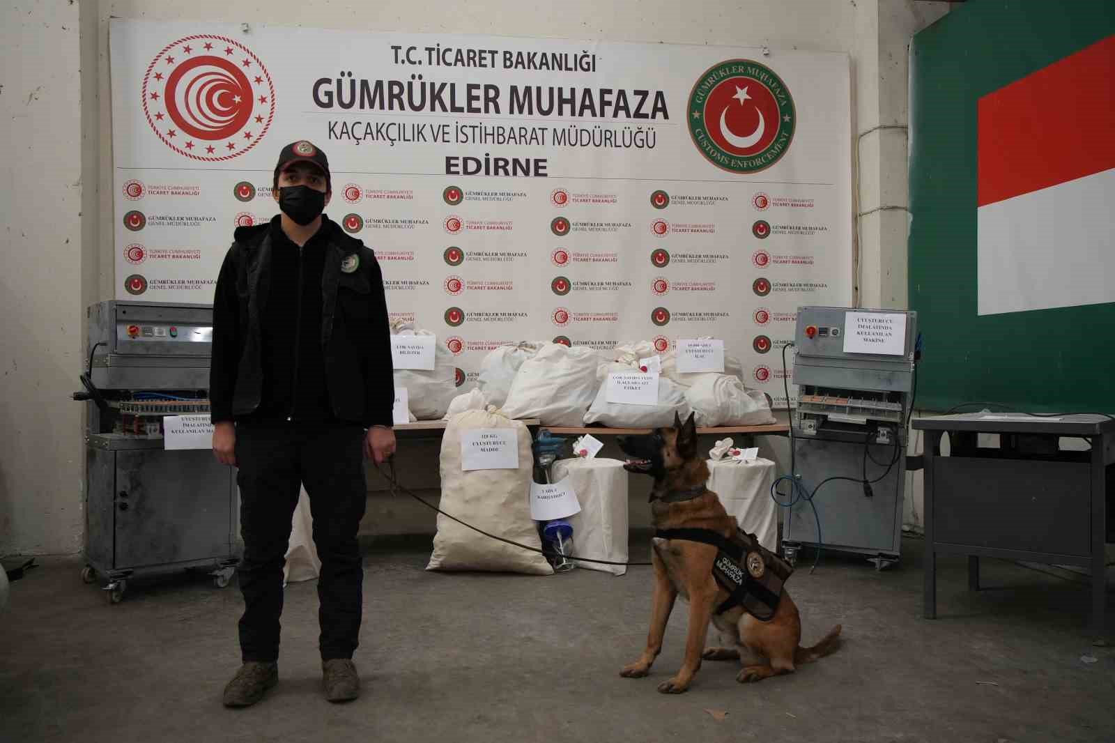 Edirne’de evini uyuşturucu imalathanesine çevirmiş: Operasyonda 117 kilo uyuşturucu ele geçirildi