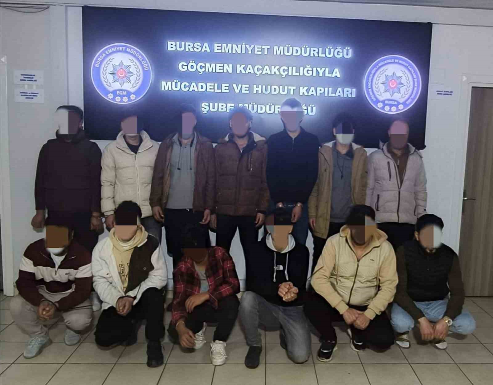 Bursa’da 13 düzensiz göçmen ve 4 organizatör yakalandı