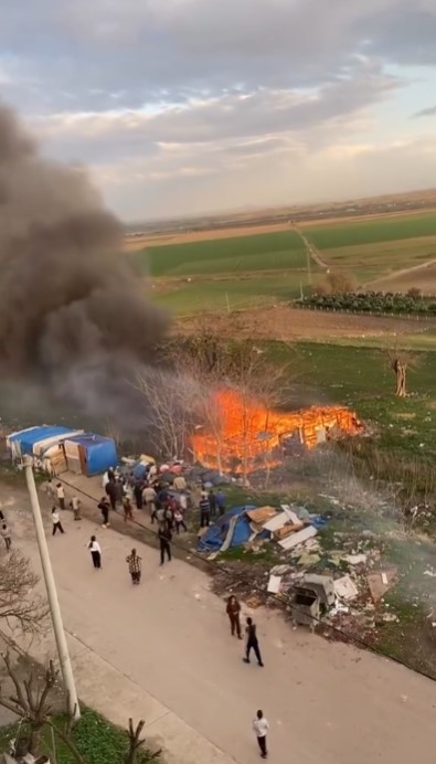 Karacabey’de ağıl alev alev yandı