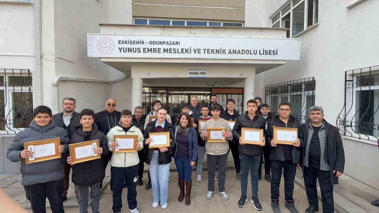 Eskişehir’de başarı altınla ödüllendirildi