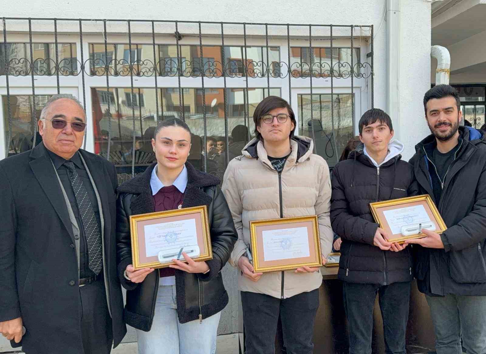 Eskişehir’de başarı altınla ödüllendirildi