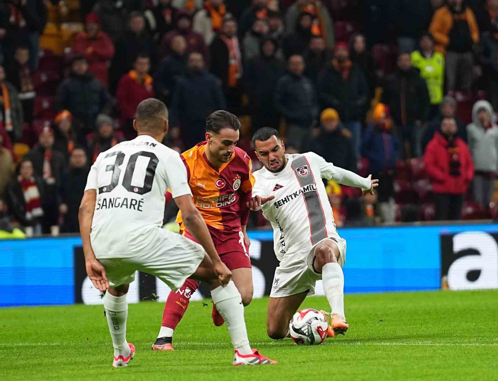 Trendyol Süper Lig: Galatasaray: 0 - Gaziantep FK: 0 (Maç devam ediyor)