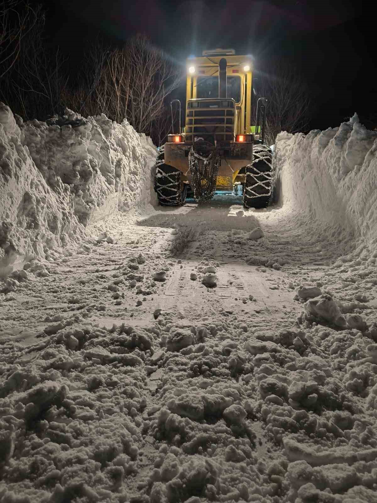Karakoçan ilçesine kar kalınlığı bir metreyi geçti