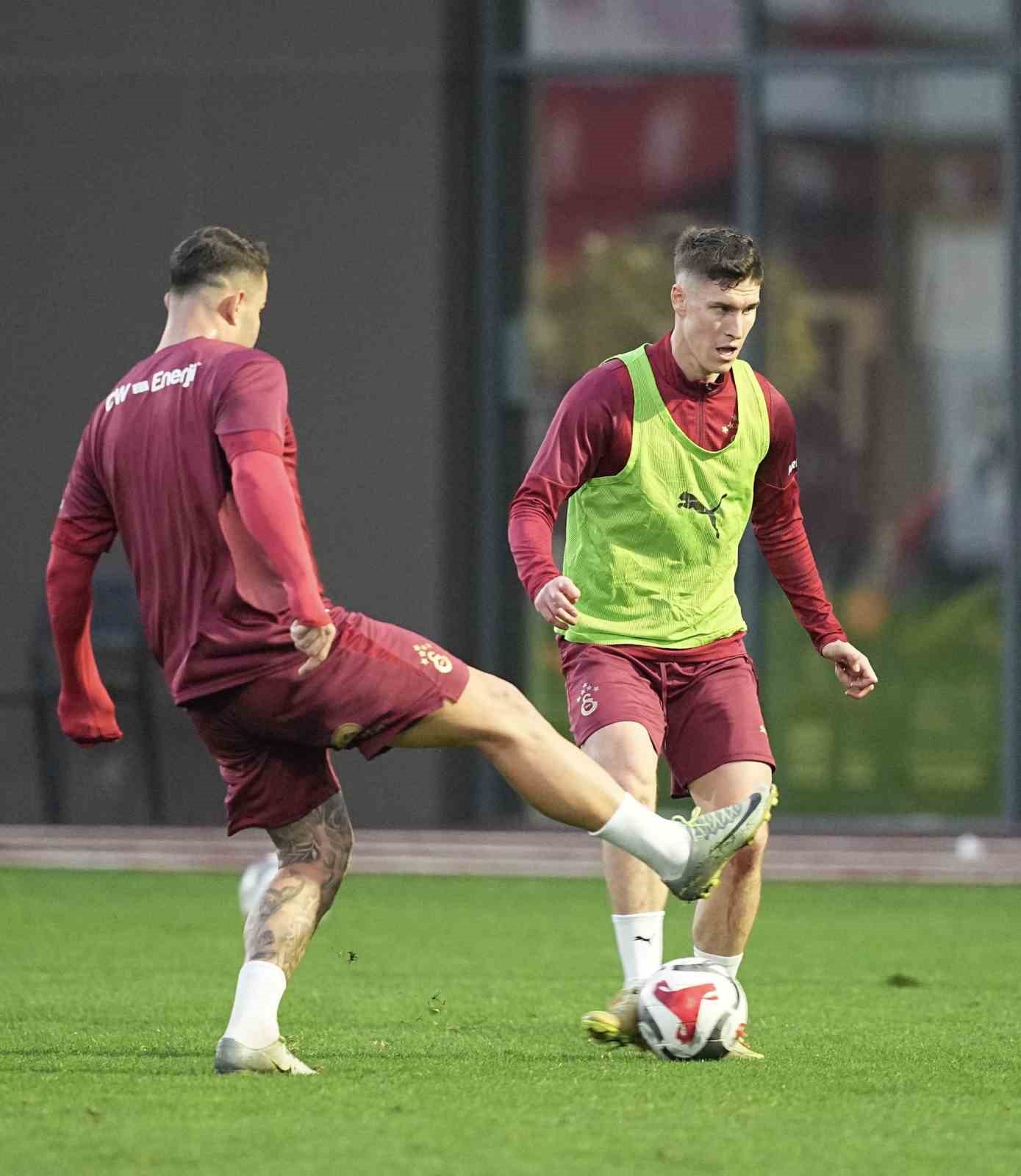 Galatasaray, Fenerbahçe maçı hazırlıklarına başladı