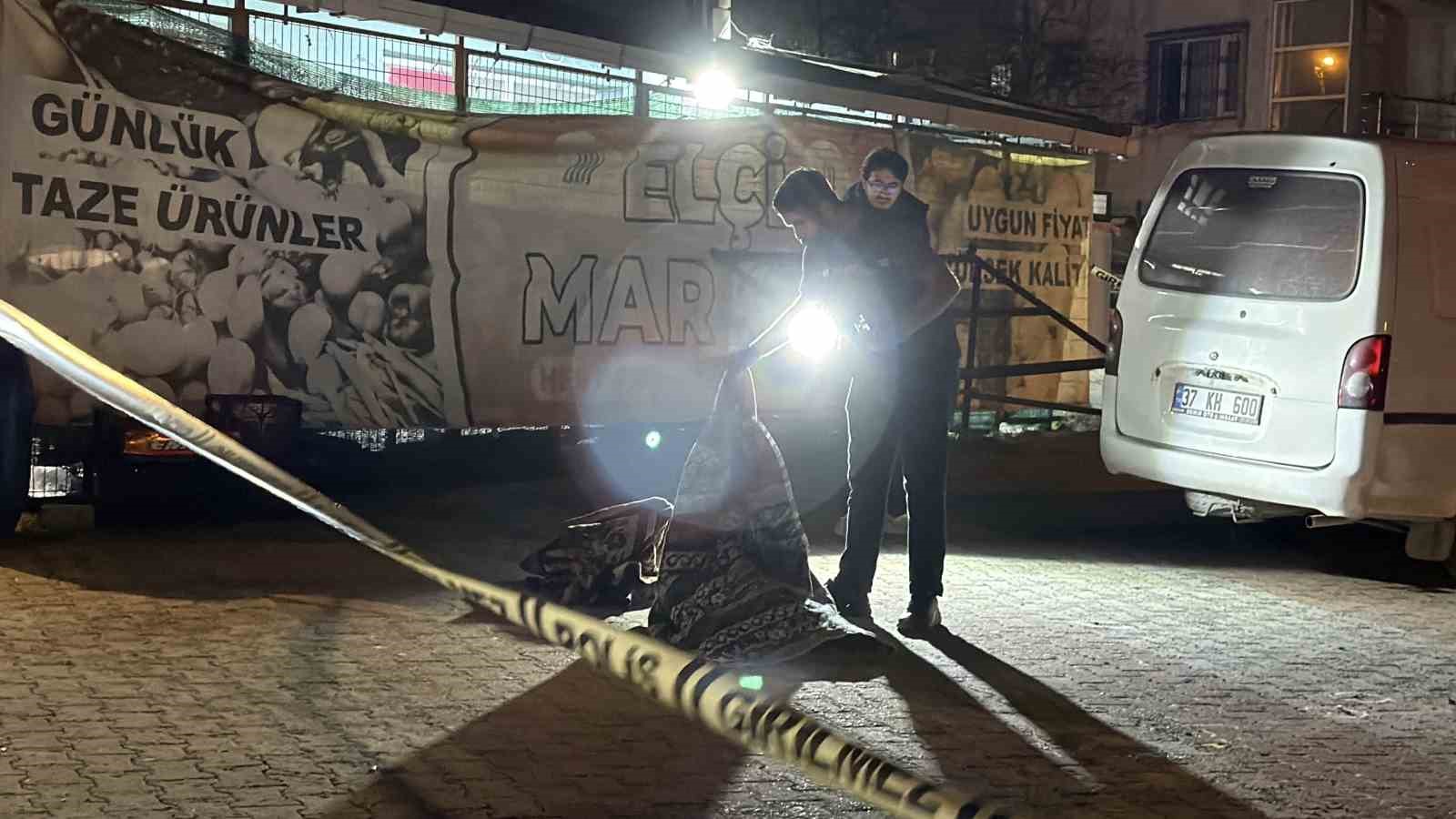 Arnavutköy’de cami avlusunda yaşlı adama silahlı saldırı: 1 yaralı