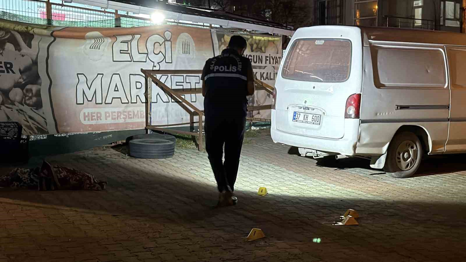 Arnavutköy’de cami avlusunda yaşlı adama silahlı saldırı: 1 yaralı