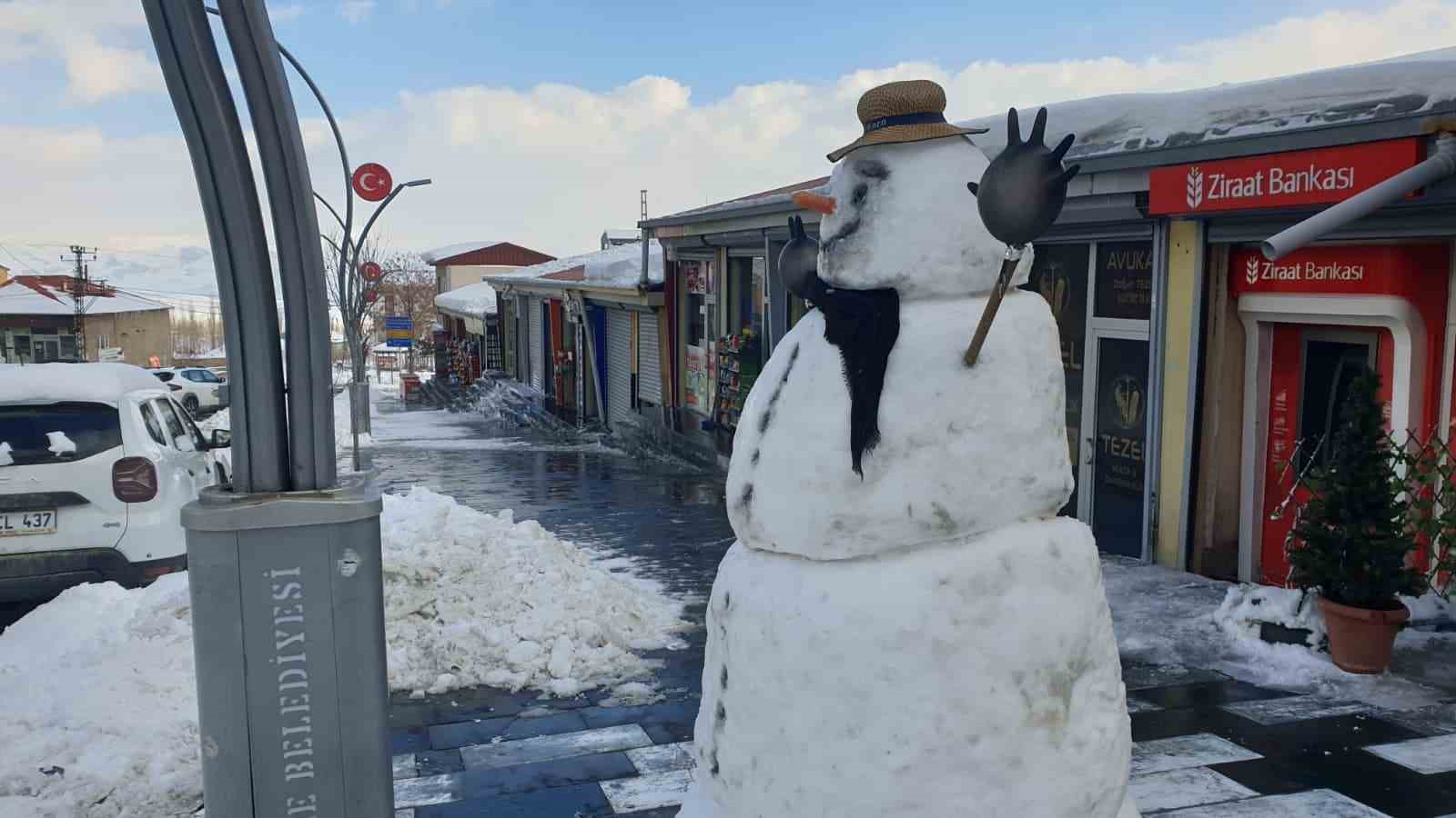 Başkale’de karla mücadele çalışması
