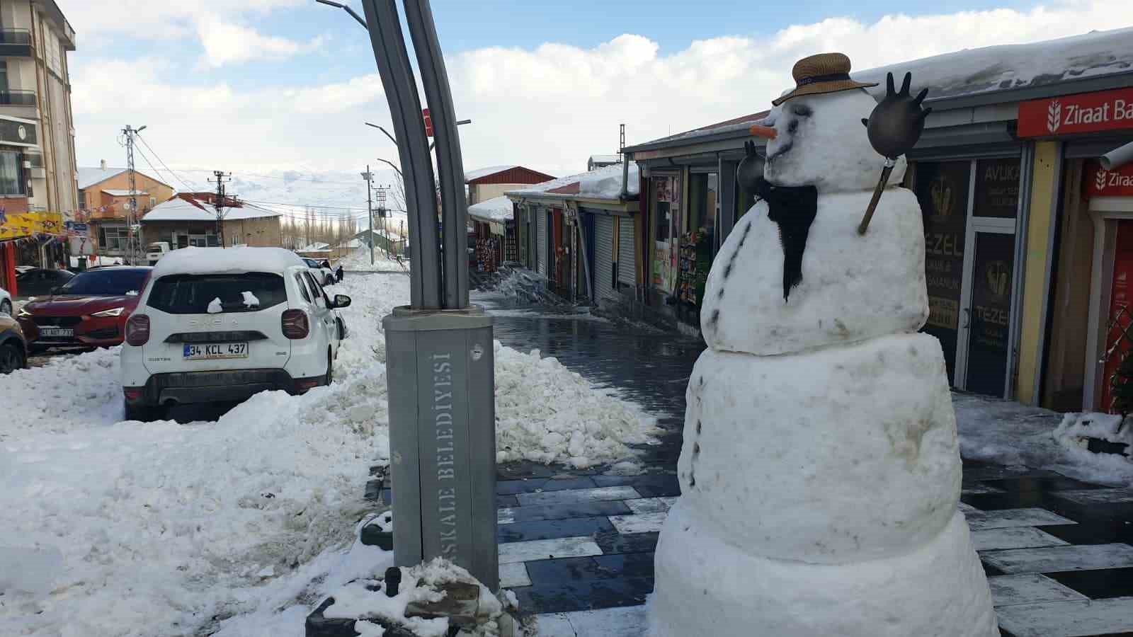 Başkale’de karla mücadele çalışması