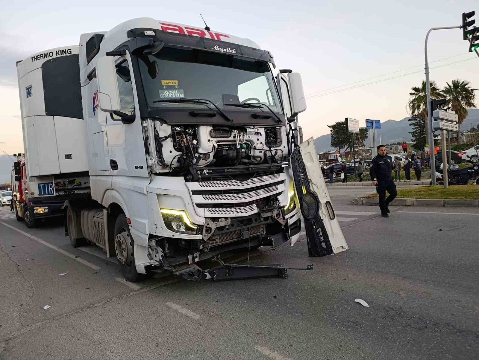 Hatay’daki zincirleme trafik kazasında yaralı sayısı 18’e yükseldi