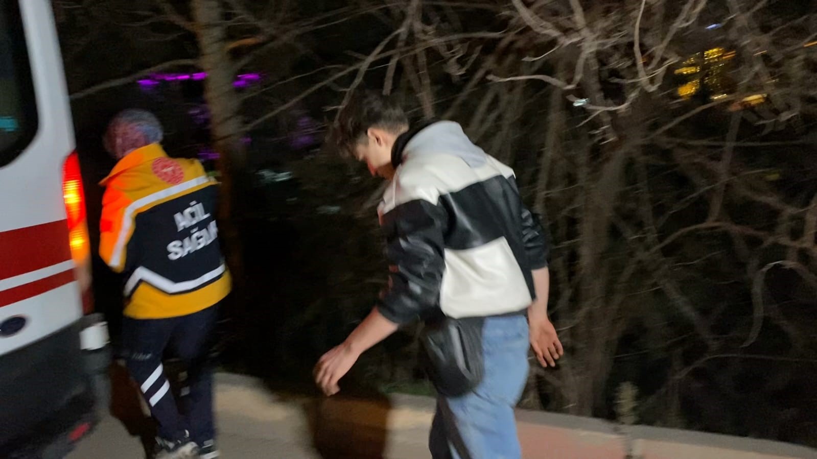 Kazadan sonra panik yaptı, alışveriş merkezinin bahçesine uçtu