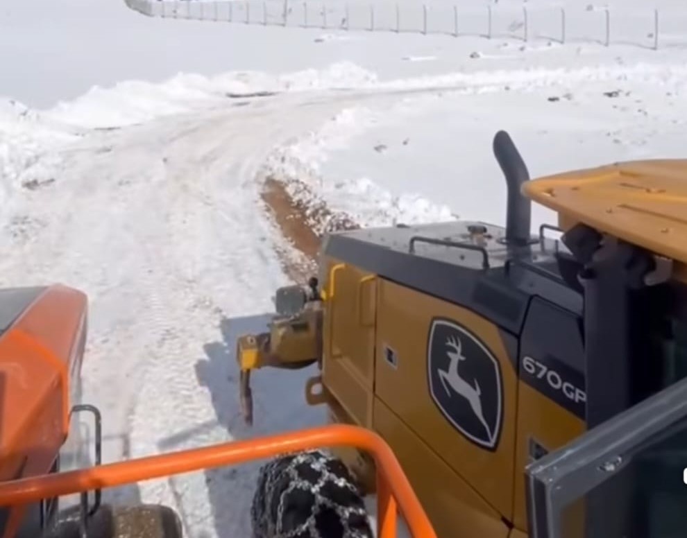 Darende Belediyesi’nin karla mücadele çalışmaları kesintisiz sürüyor