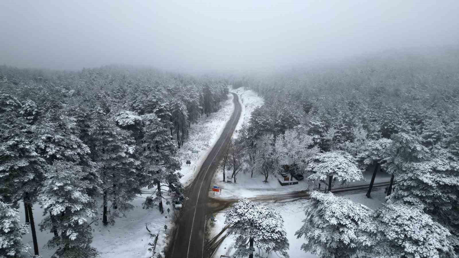 Kazdağları beyaza büründü, manzara nefes kesti