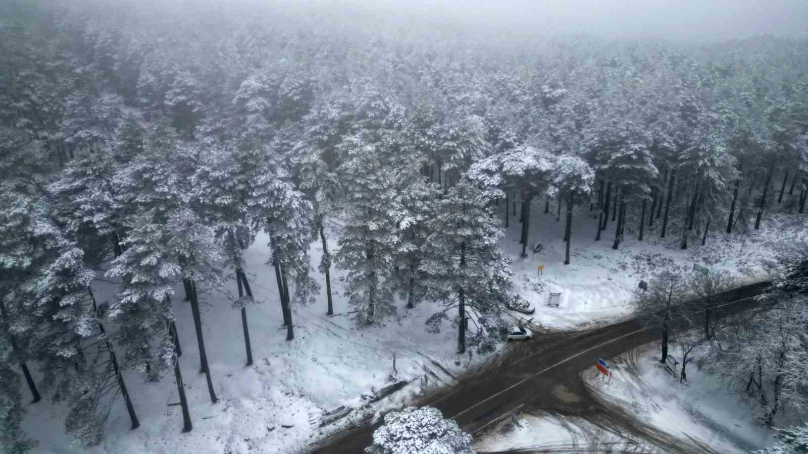 Kazdağları beyaza büründü, manzara nefes kesti