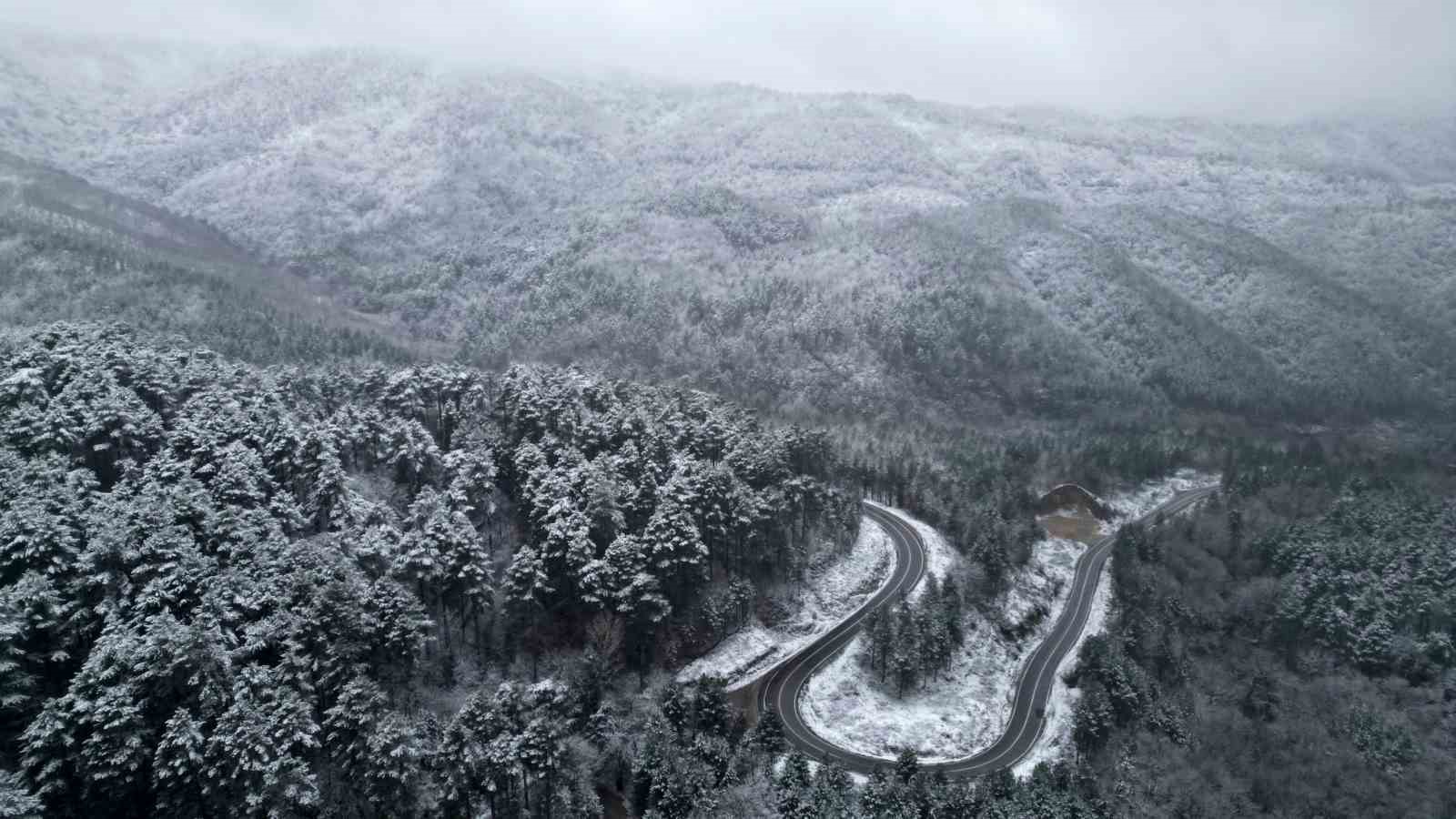 Kazdağları beyaza büründü, manzara nefes kesti