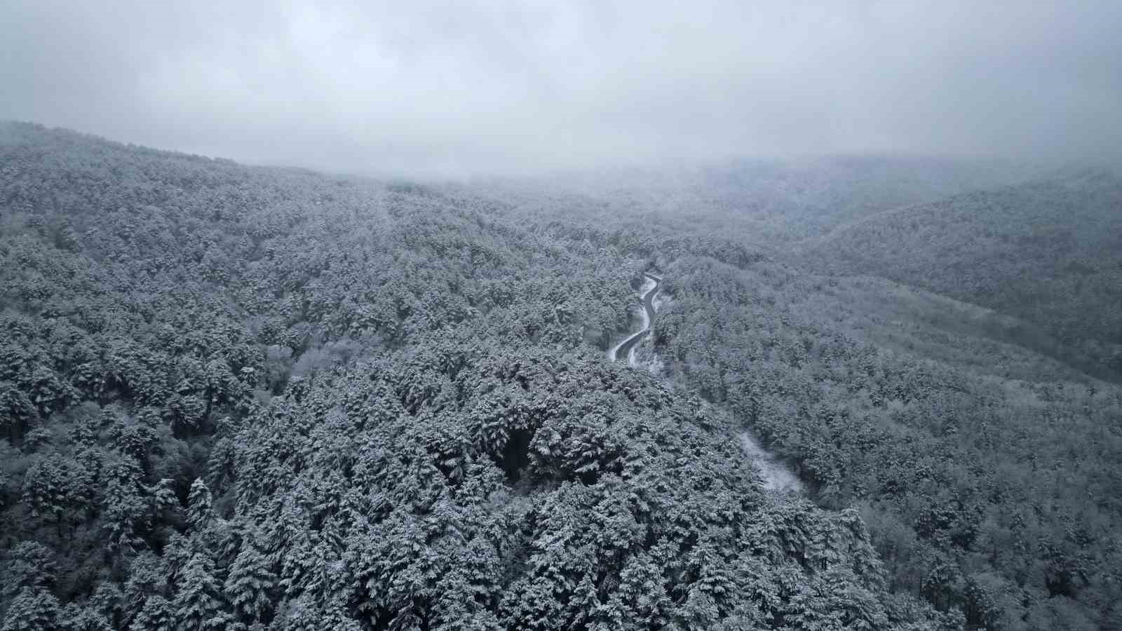 Kazdağları beyaza büründü, manzara nefes kesti