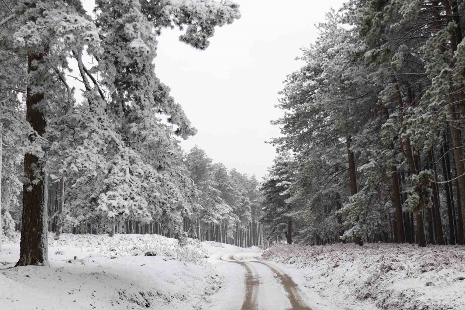 Kazdağları beyaza büründü, manzara nefes kesti