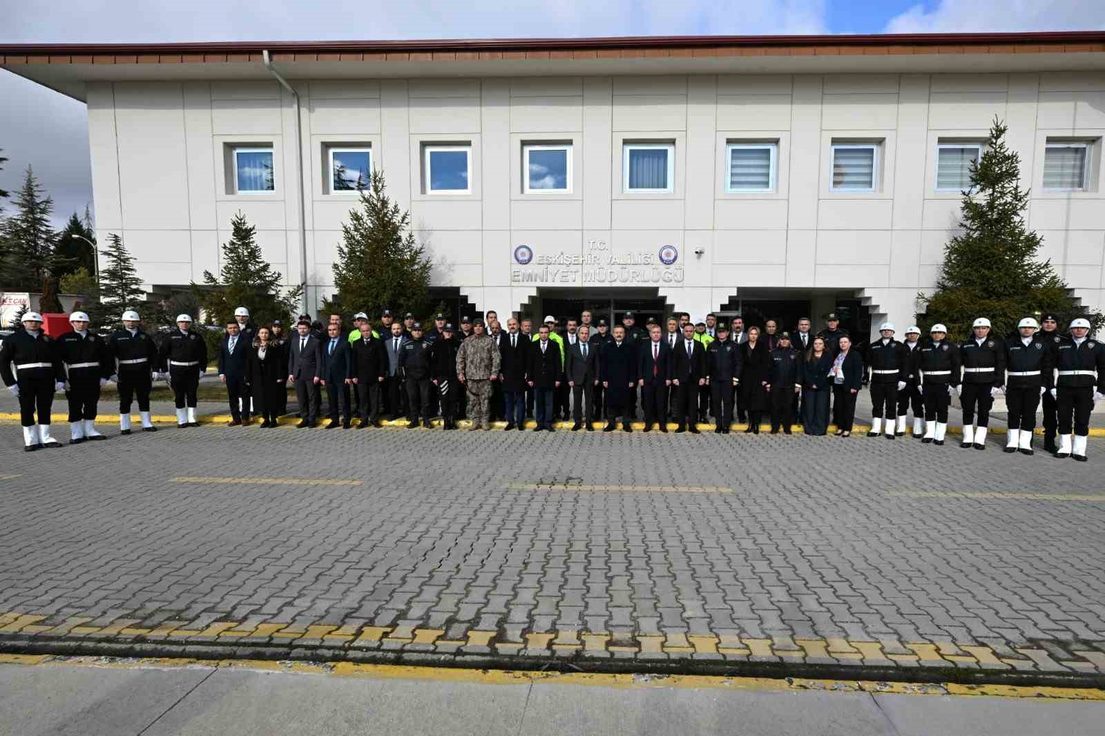 Eskişehir Valisi Aksoy, emniyet teşkilatı ile vedalaştı