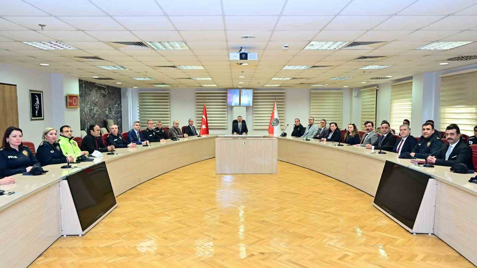 Eskişehir Valisi Aksoy, emniyet teşkilatı ile vedalaştı