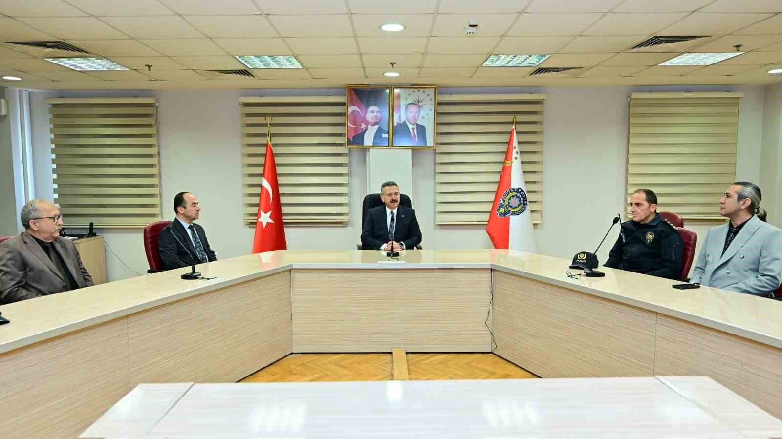 Eskişehir Valisi Aksoy, emniyet teşkilatı ile vedalaştı