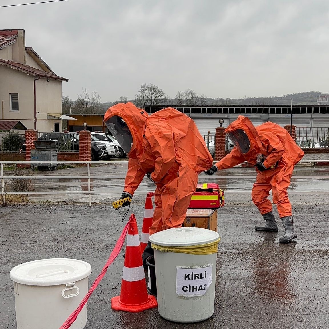 KBRN eğitimi sonrası arama kurtarma ekiplerinden saha tatbikatı