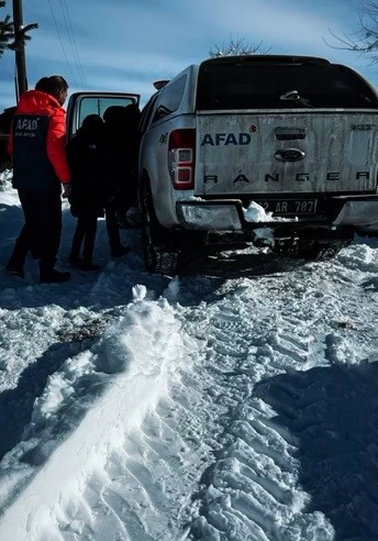Tunceli’de AFAD’dan peş peşe iki kurtarma operasyonu: 12 yaşındaki çocuk ve yaşlı adam hastaneye ulaştırıldı