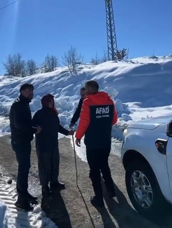 Tunceli’de AFAD’dan peş peşe iki kurtarma operasyonu: 12 yaşındaki çocuk ve yaşlı adam hastaneye ulaştırıldı