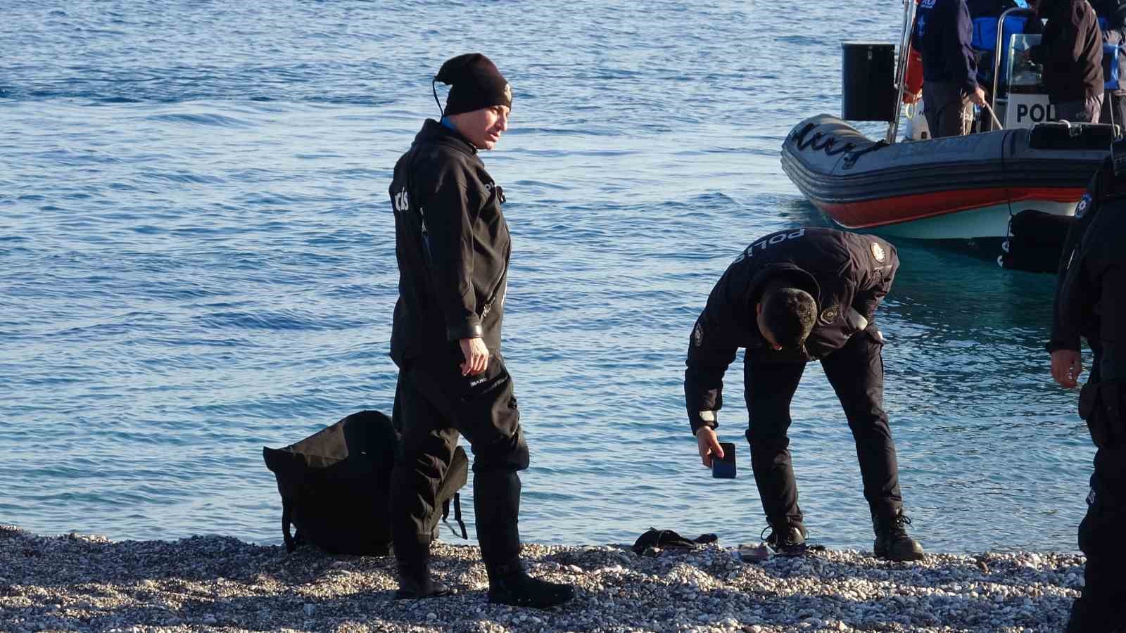Antalya’da balık tutan vatandaşların oltasına ceset takıldı