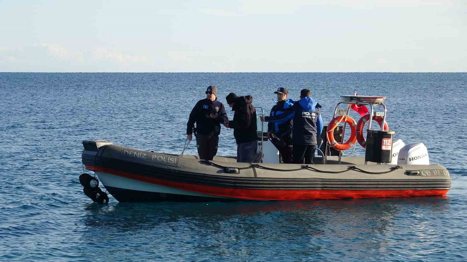 Antalya’da balık tutan vatandaşların oltasına ceset takıldı