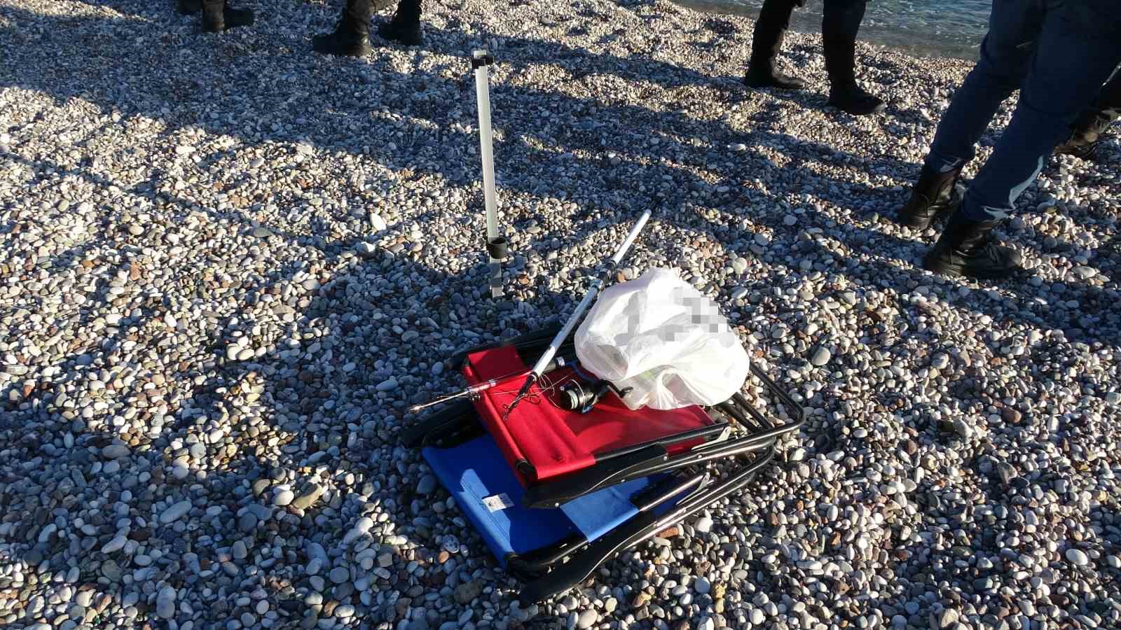 Antalya’da balık tutan vatandaşların oltasına ceset takıldı