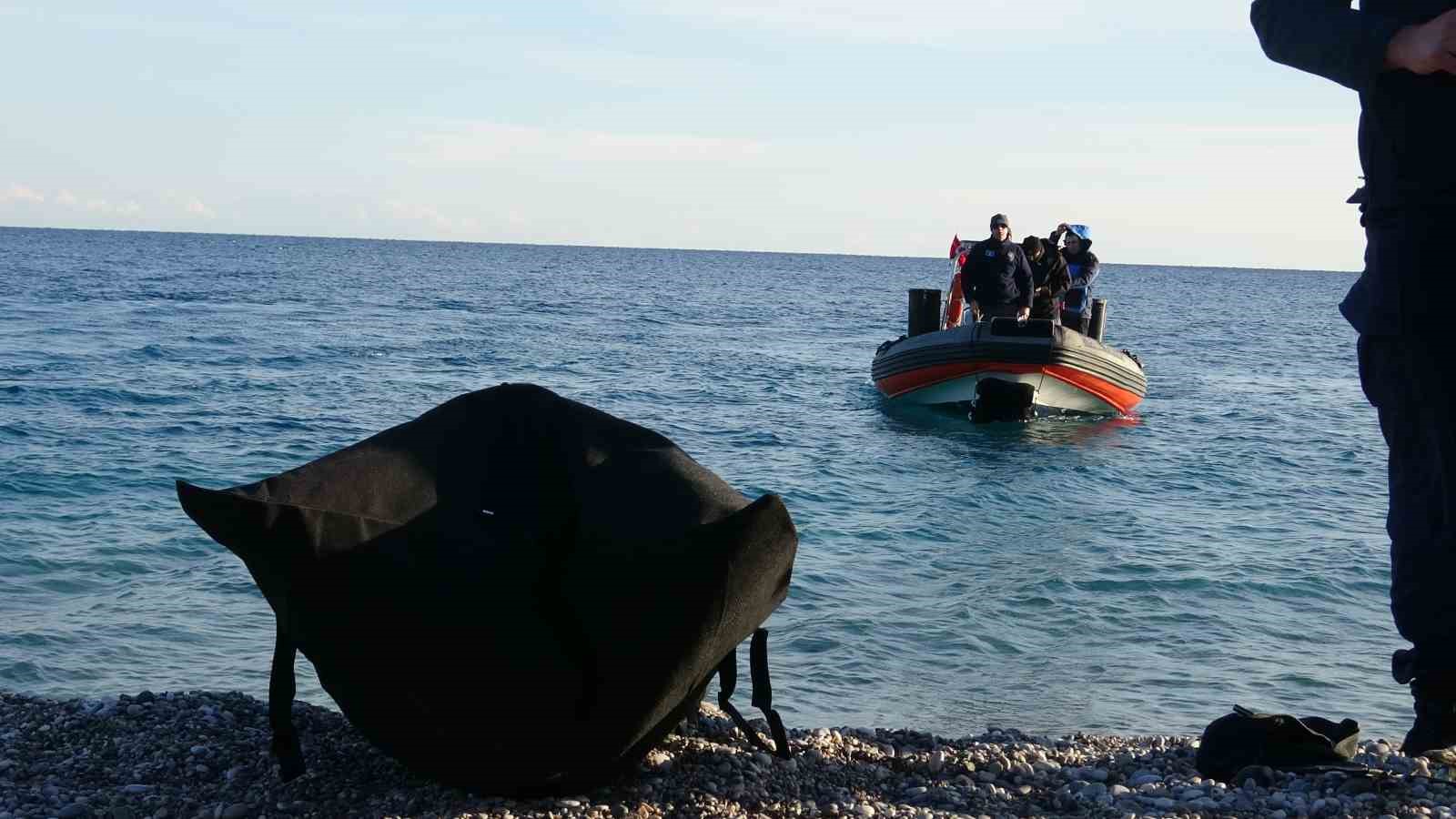 Antalya’da balık tutan vatandaşların oltasına ceset takıldı