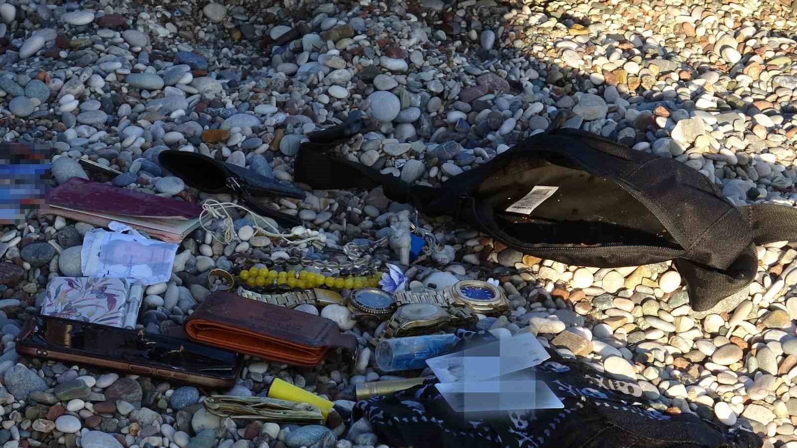 Antalya’da balık tutan vatandaşların oltasına ceset takıldı