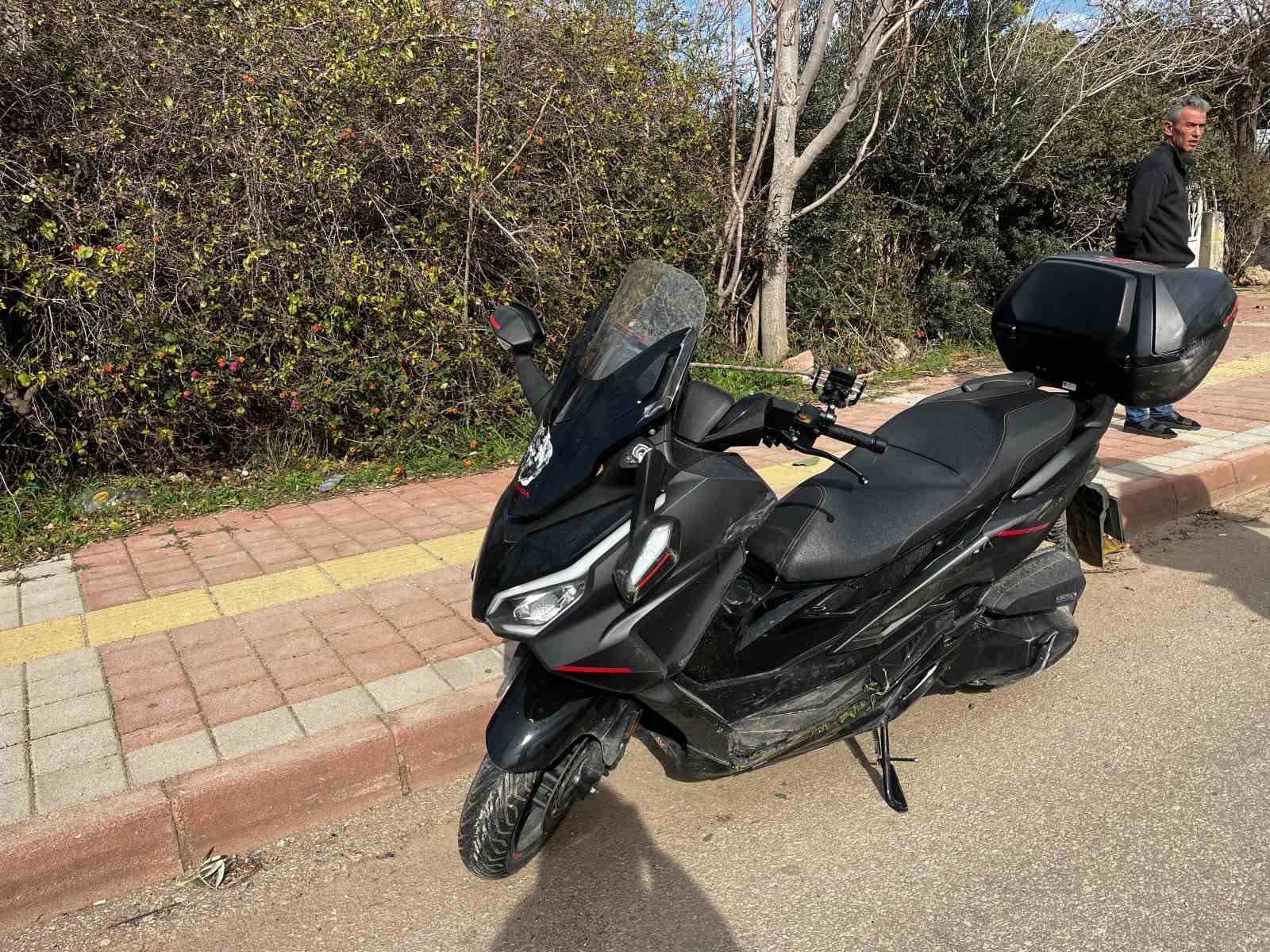 Antalya’da iki öğrenci karne almak için okula giderken kaza yaptı: 1 ölü, 1 yaralı